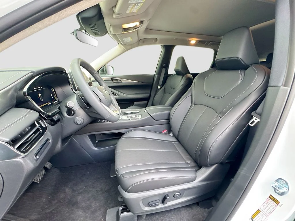 Certified Used 2026 White INFINITI LUXE image 23