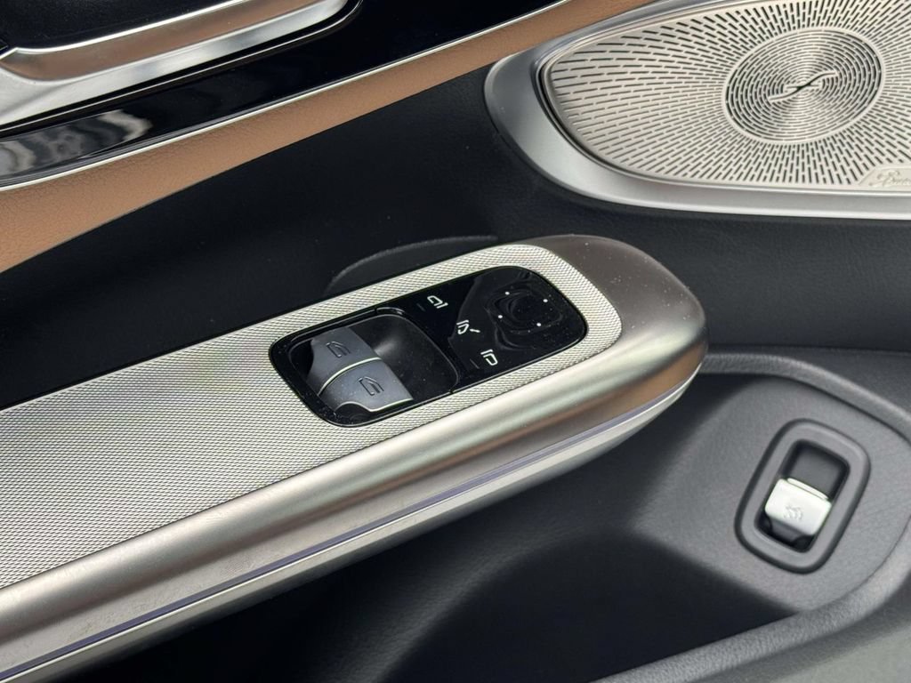 New 2026 MANUFAKTUR Moonlight White Metallic Mercedes-Benz CLE 300 image 18