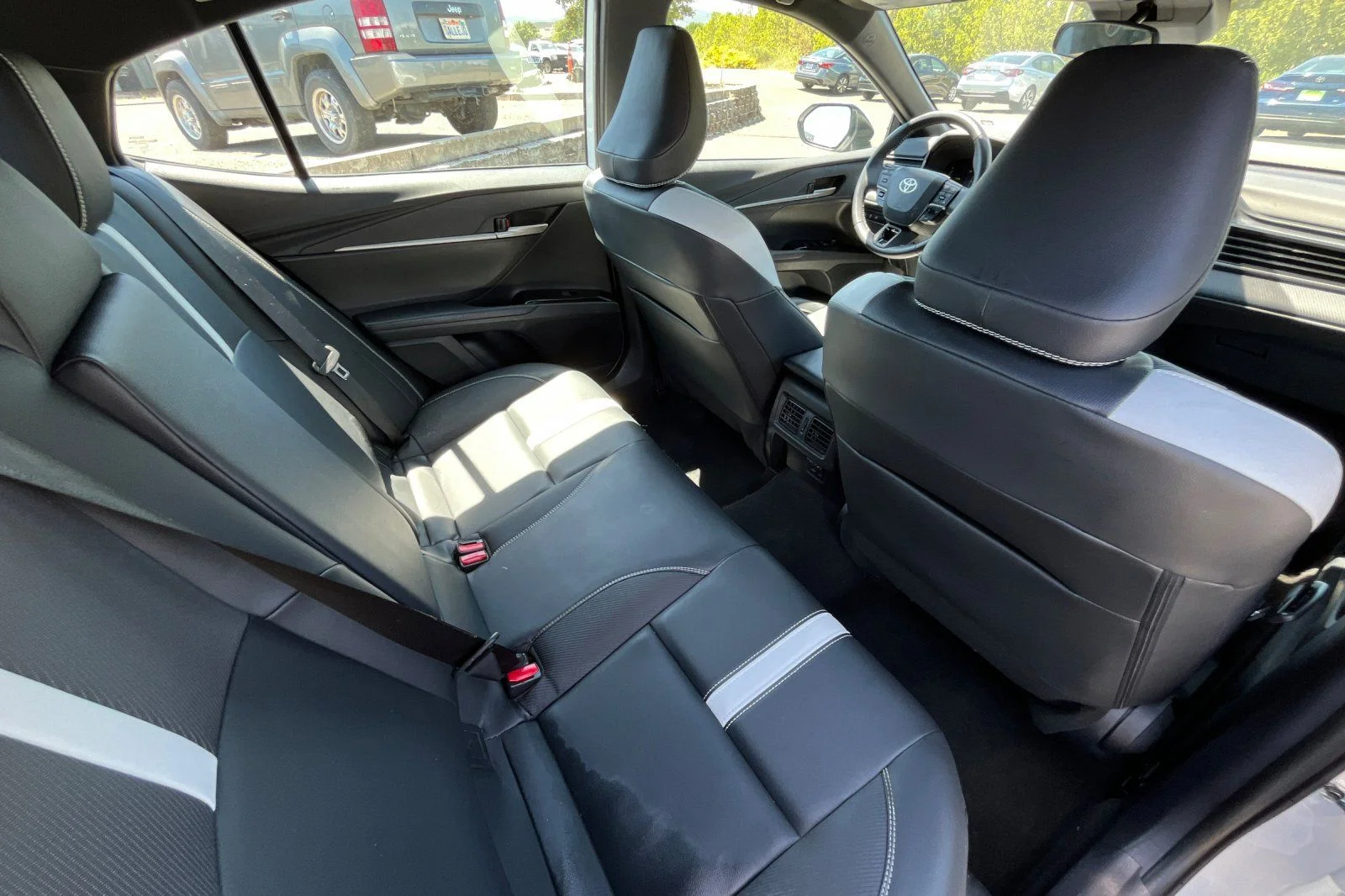 2025 Toyota Camry LE - Photo 22