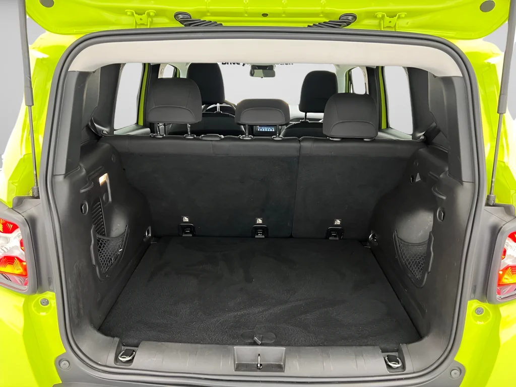 Used 2018 Hypergreen Clearcoat Jeep Latitude image 34