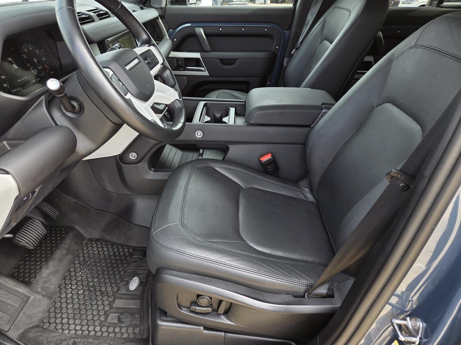 Used 2024 Tasman Blue Metallic Land Rover S image 27