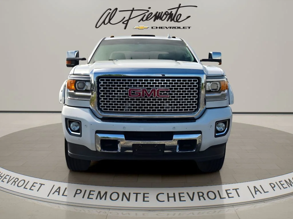Used 2015 White GMC Denali image 2