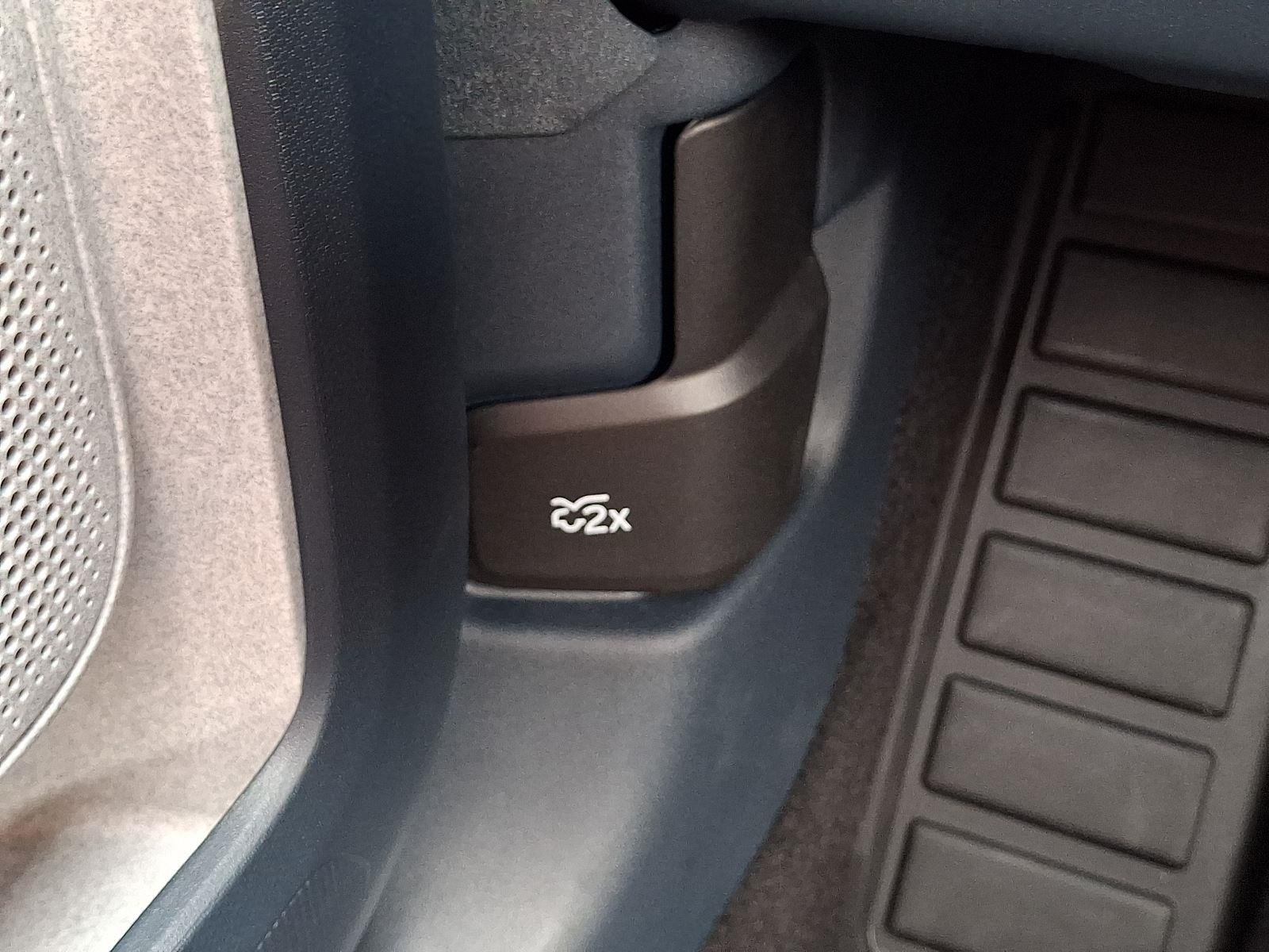 New 2026 Oxford White Ford XLT image 17