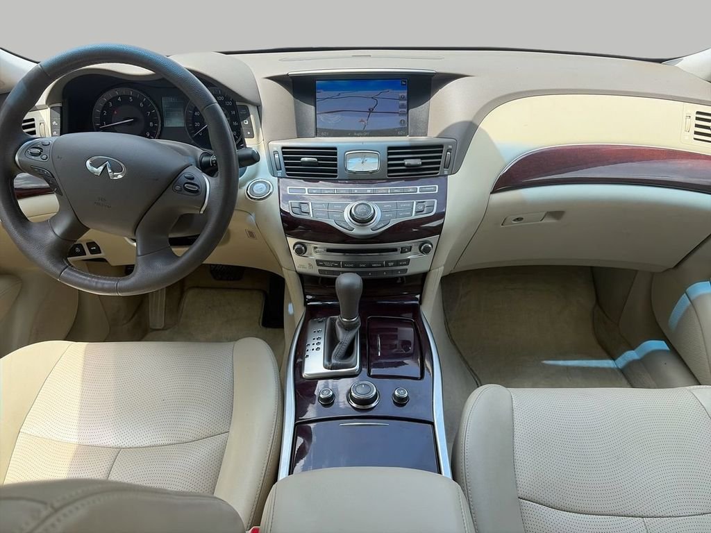 Used 2019 White INFINITI 3.7 image 9