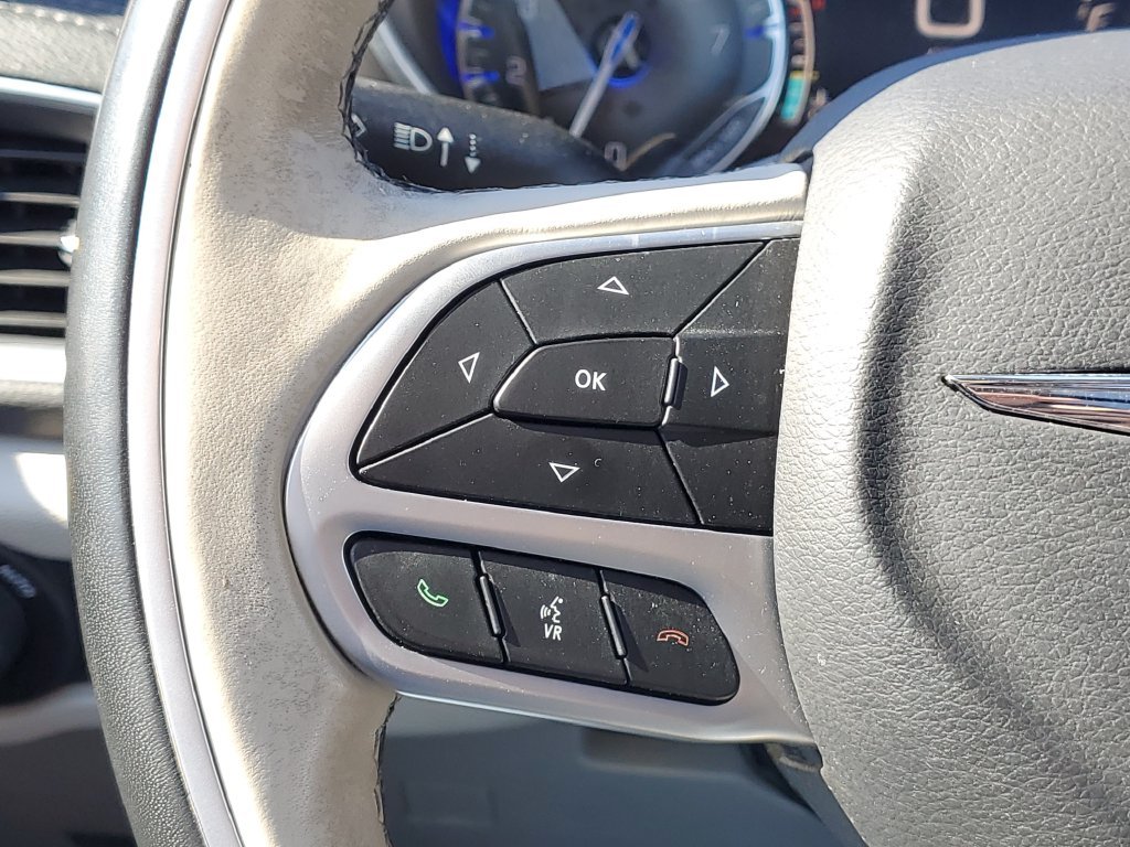Used 2018 Billet Silver Metallic Chrysler Limited image 23