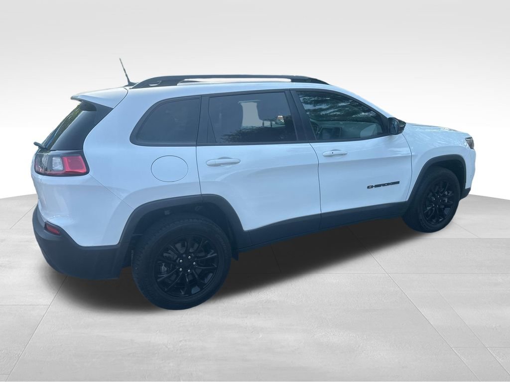 Used 2023 White Jeep Altitude image 29