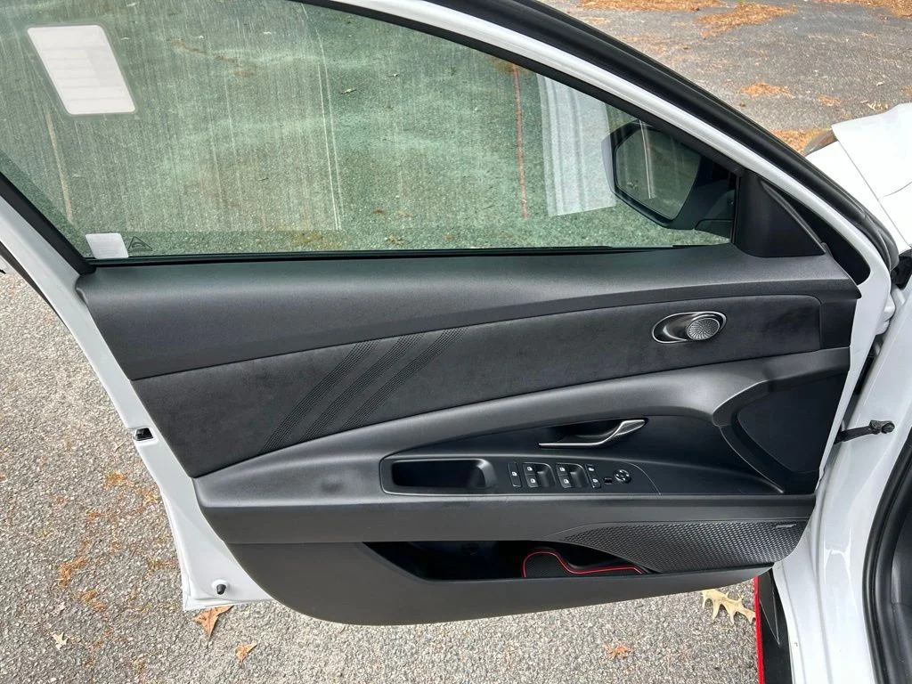 Used 2022 White Hyundai Base image 14