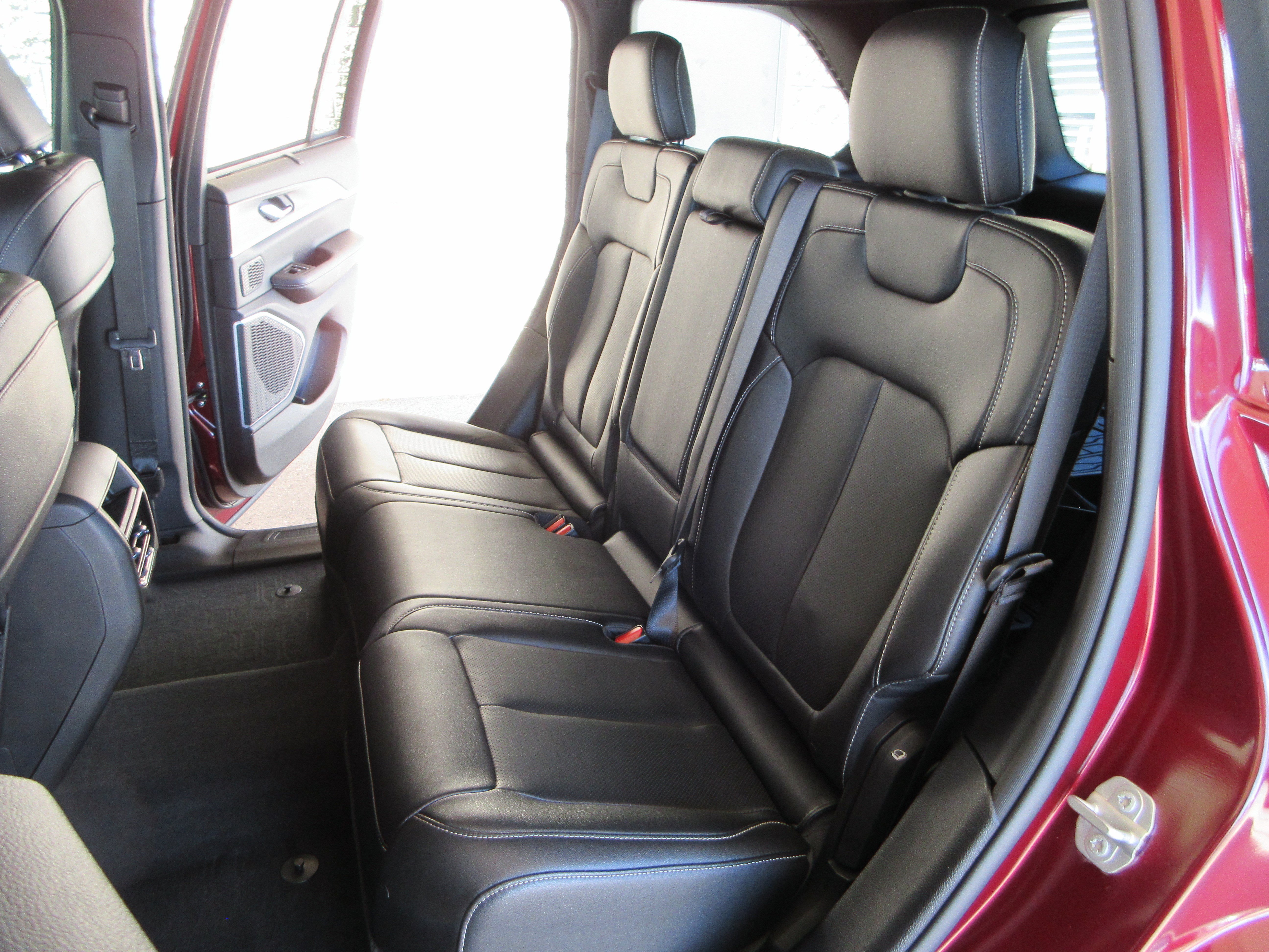 Used 2024 Velvet Red Pearlcoat Jeep Limited image 23