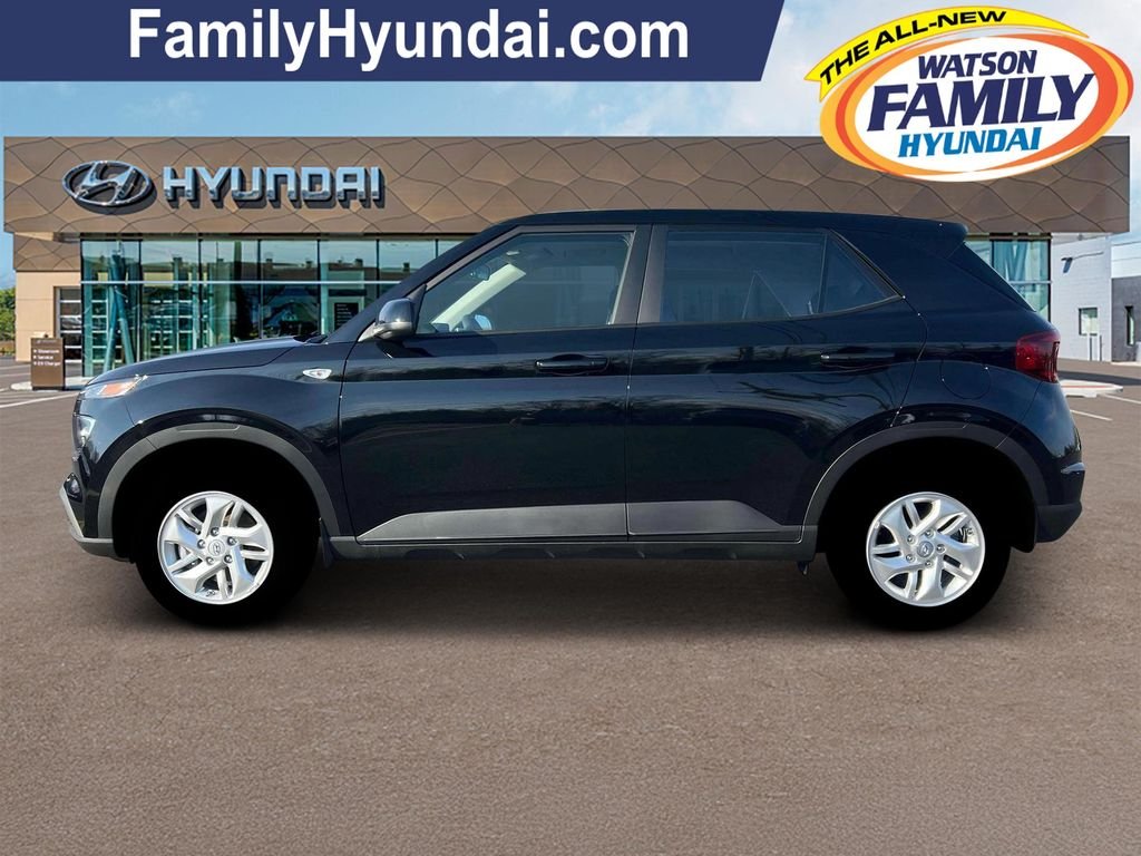 2025 Hyundai Venue SE - Photo 3