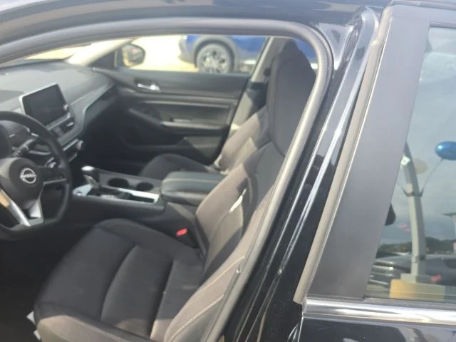 Used 2025 Black Nissan 2.5 SV image 3