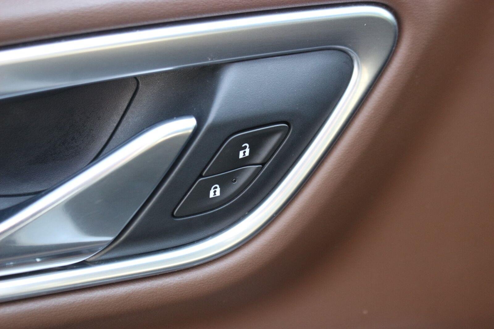 Used 2021 IRIDESCENT PEARL TRICOAT Chevrolet High Country image 13