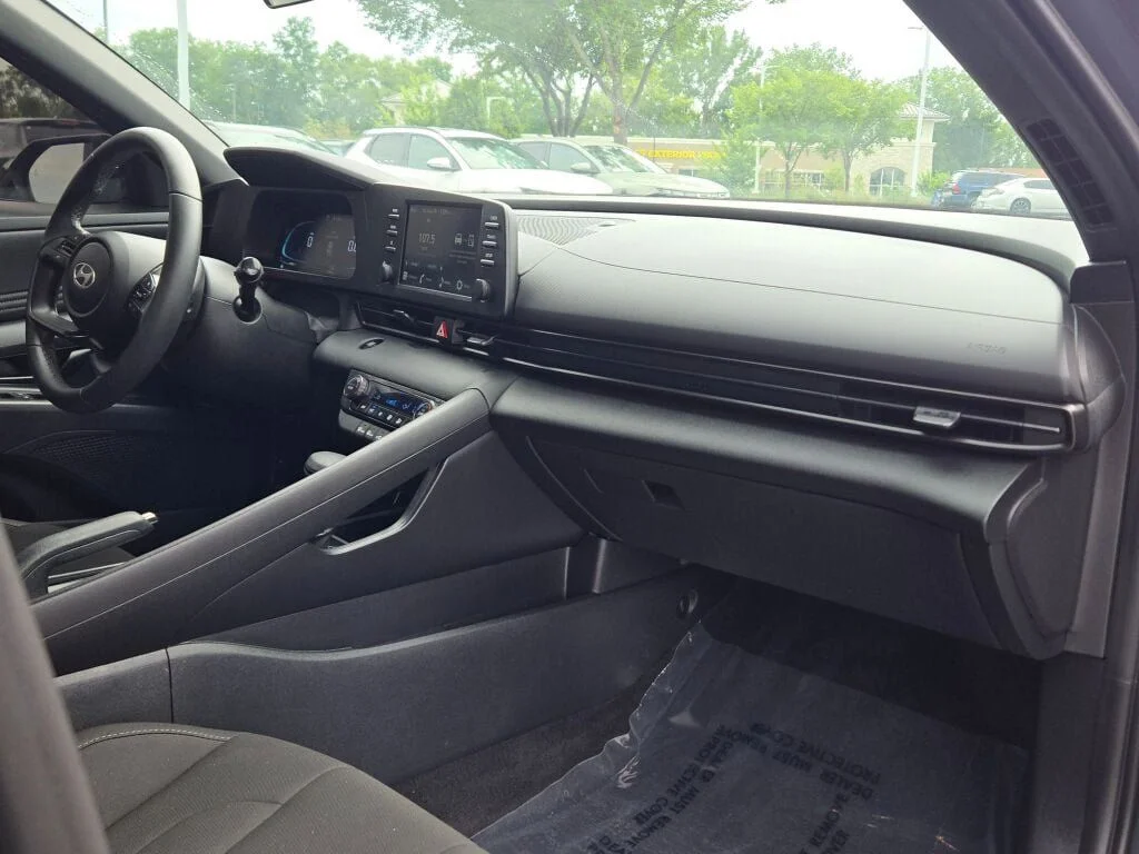 Used 2026 Gray Hyundai SEL Sport image 5