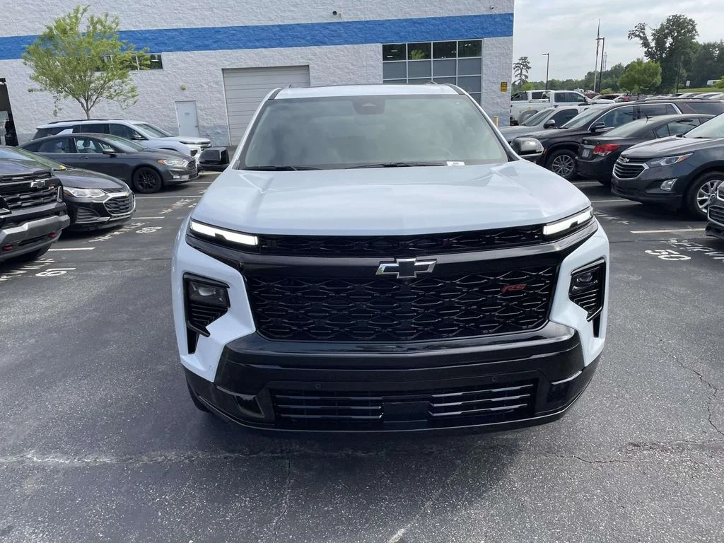 New 2026 Polar White Tricoat Chevrolet RS image 2