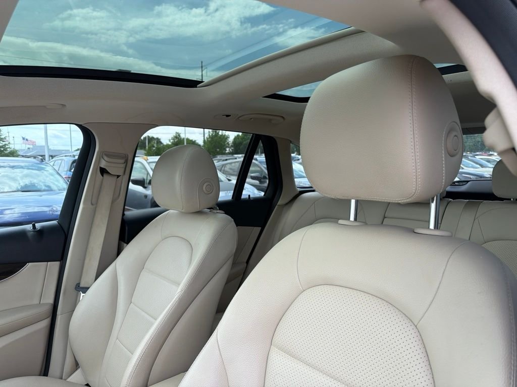 Used 2019 Red Mercedes-Benz GLC 300 image 5