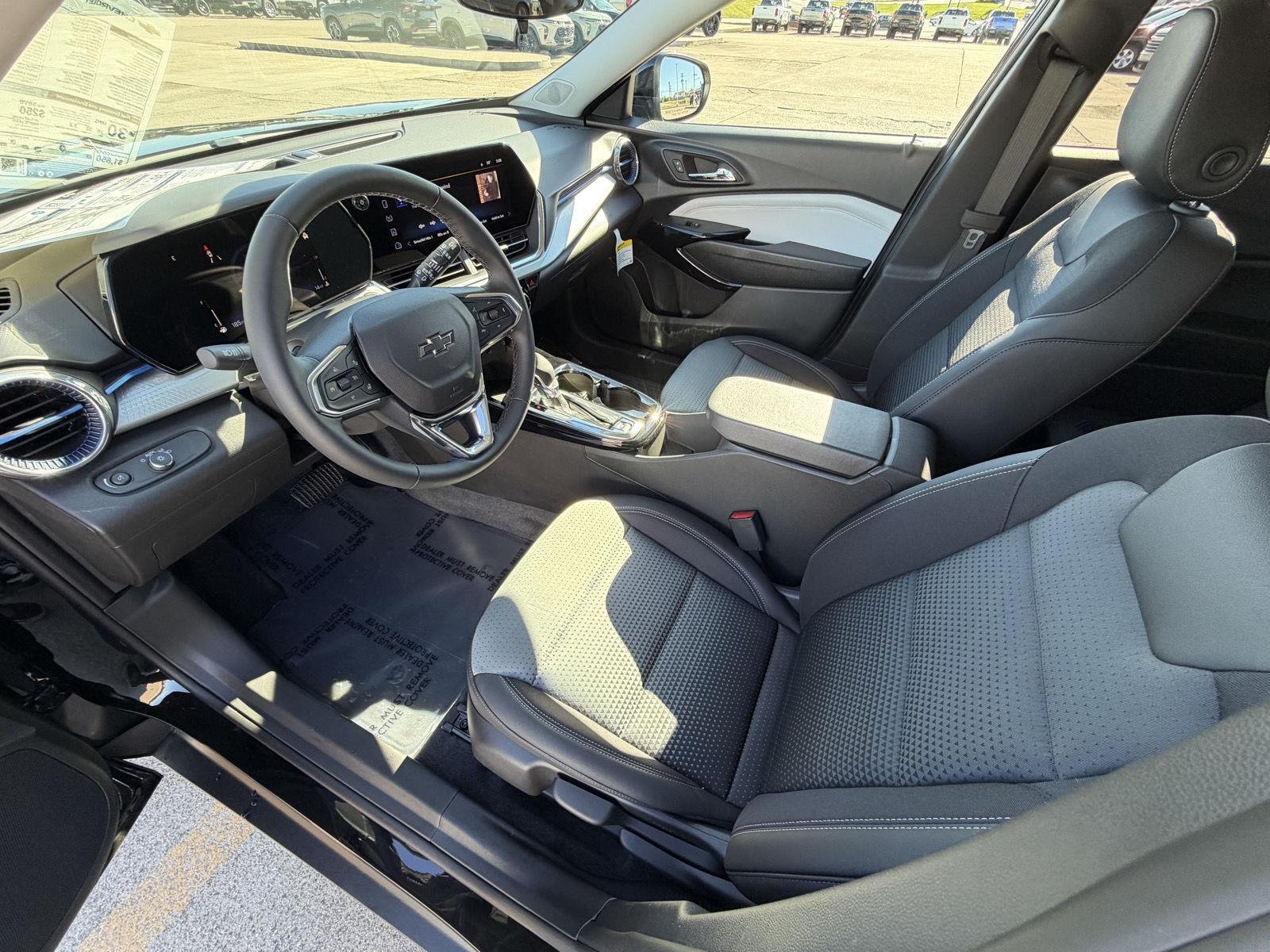 2026 Chevrolet Trax LT - Photo 6