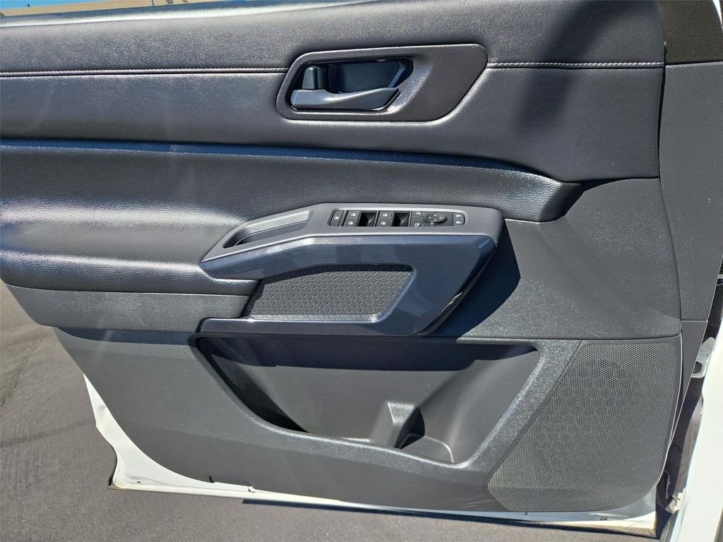 2024 Nissan Pathfinder S - Photo 14