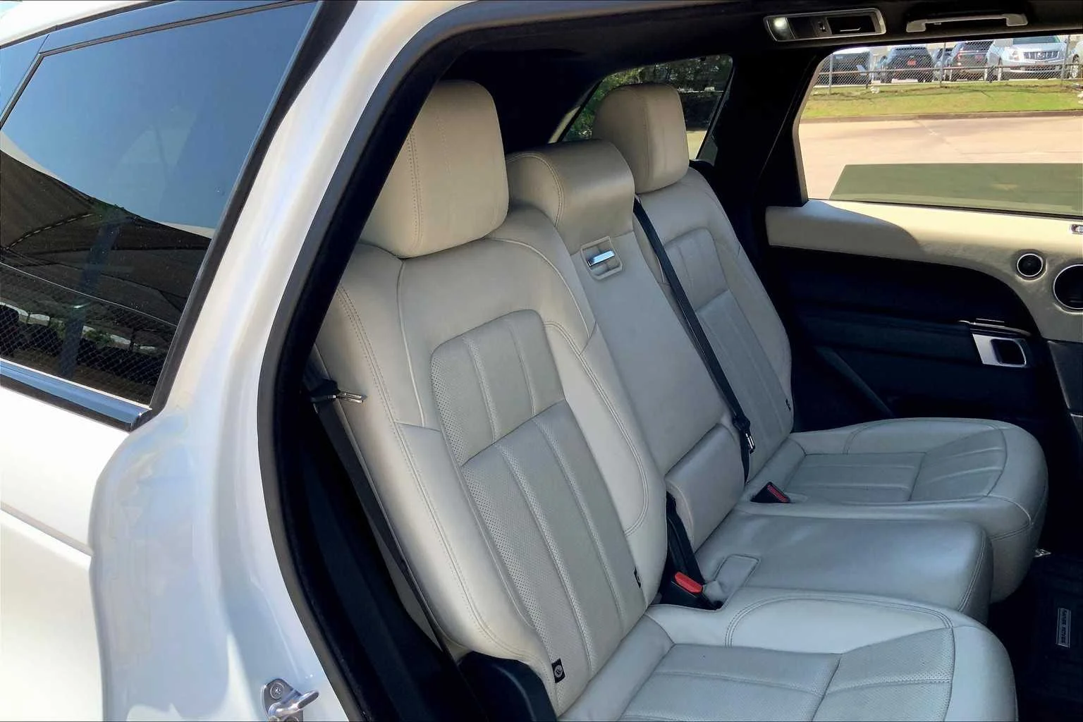Used 2021 Fuji White Land Rover HSE Silver Edition image 38