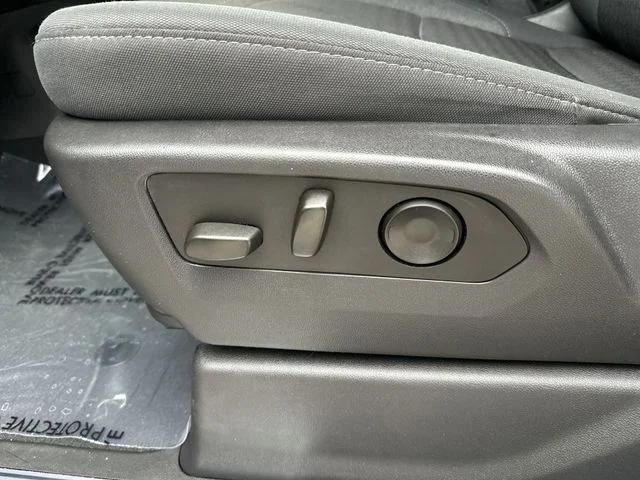 Used 2024 White GMC SLE image 12