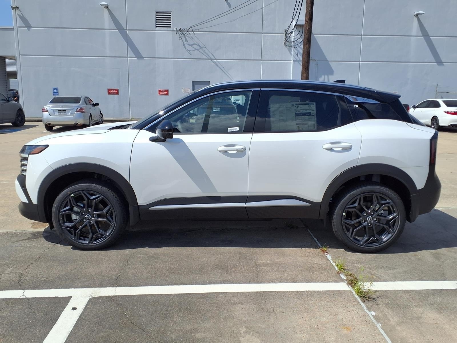New 2026 Aspen White TriCoat / Super Black Two-tone Nissan SR image 6