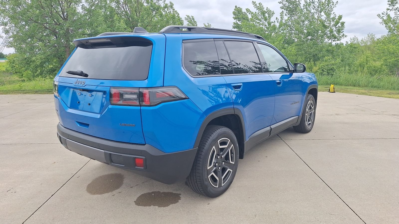 New 2026 Hydro Blue Pearlcoat Jeep Laredo image 3