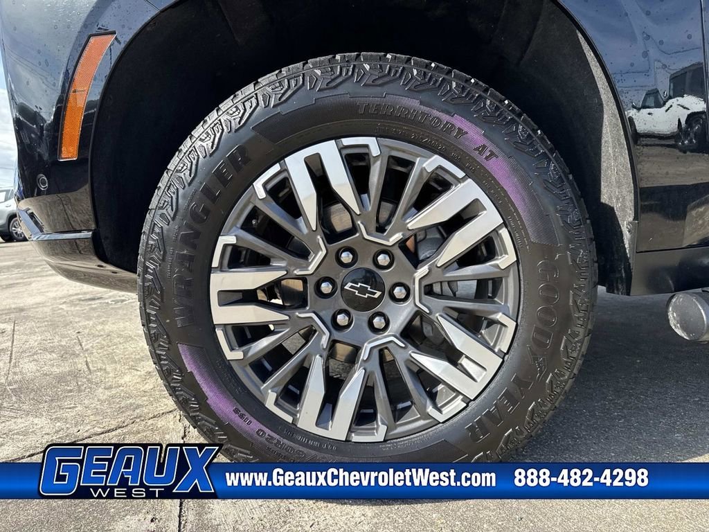 Used 2025 Black Chevrolet Z71 image 19