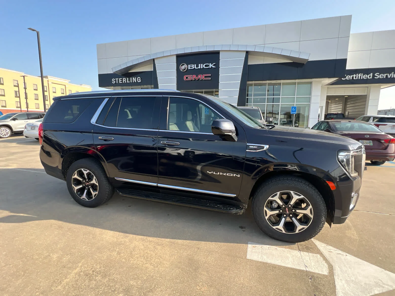 2023 GMC Yukon SLT
