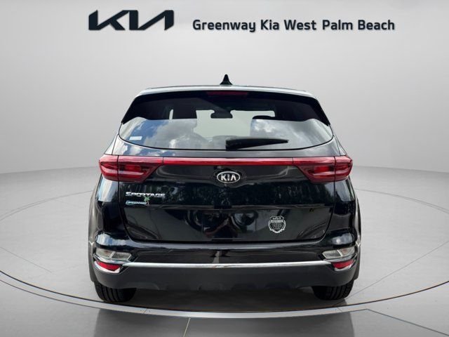 Used 2022 Red Kia LX image 6