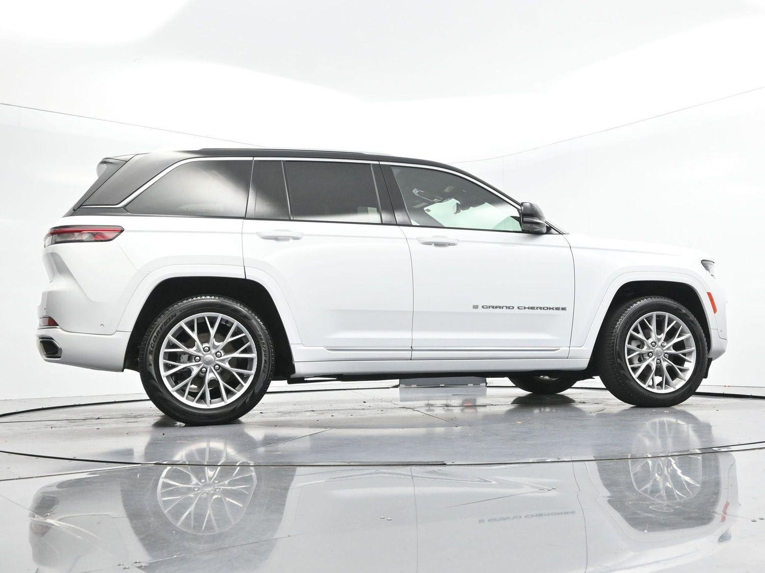 Used 2022 White Jeep Summit image 57
