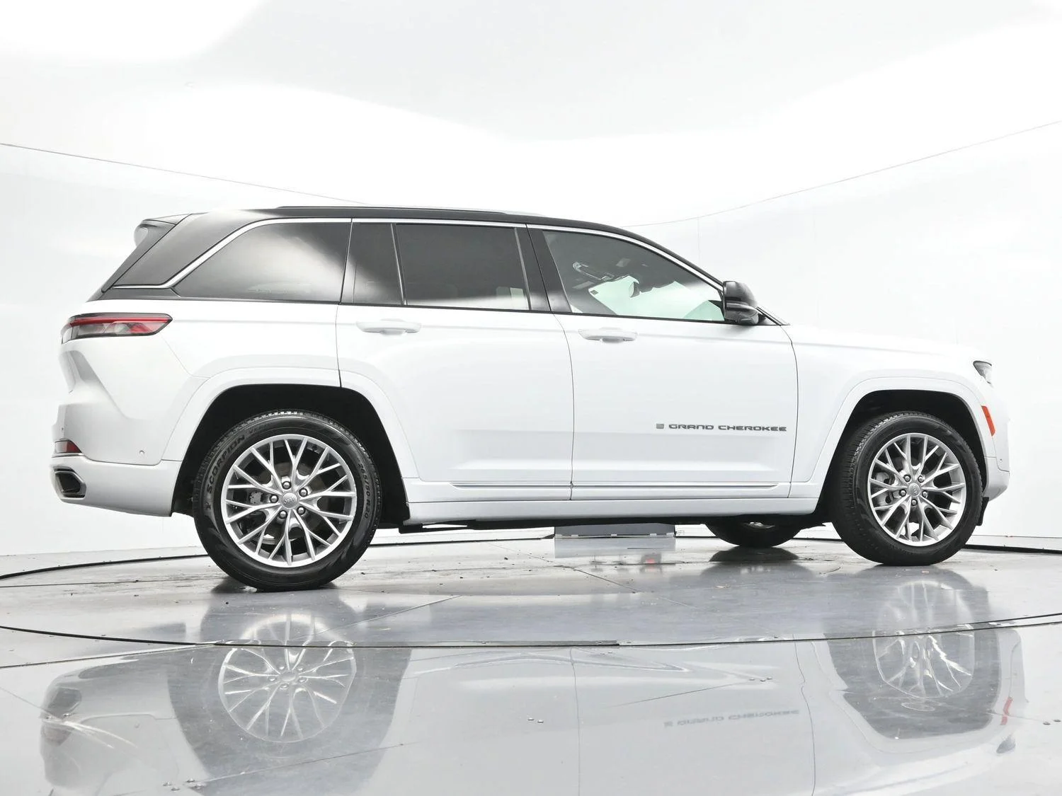 Used 2022 White Jeep Summit image 57