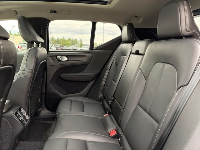 Used 2020 Black Volvo Momentum image 22