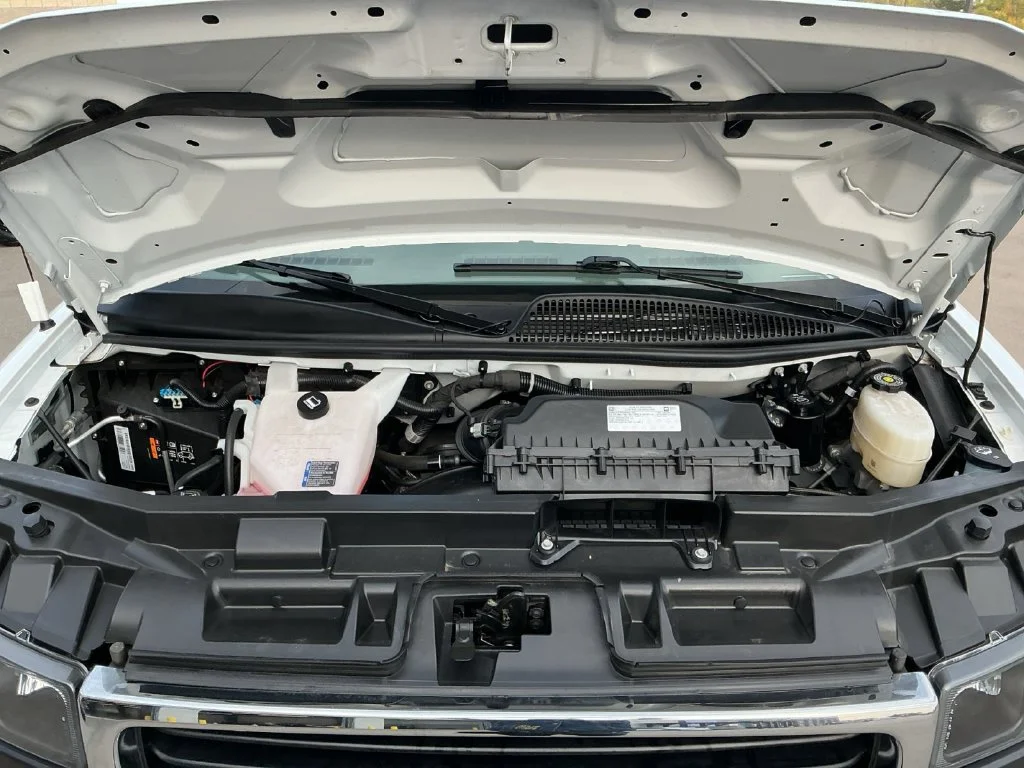 2025 GMC Savana Cargo Work Van - Photo 30