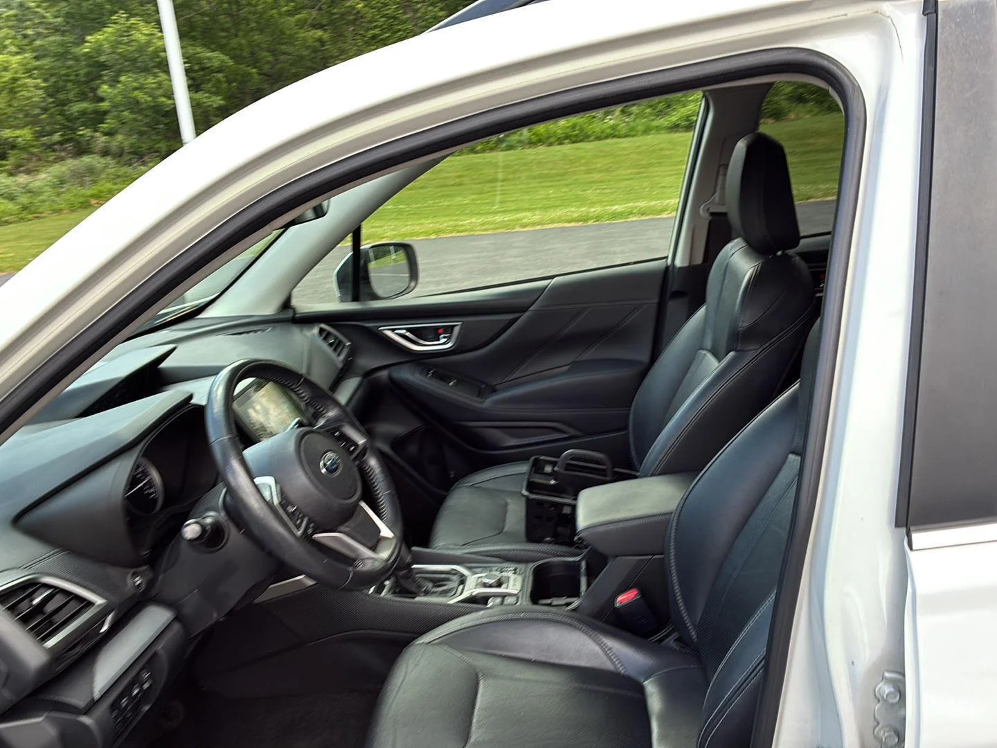 Used 2019 Crystal White Pearl Subaru Limited image 8