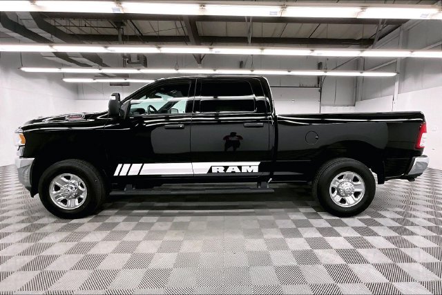 Used 2023 Diamond Black Crystal Pearlcoat Ram Tradesman image 14