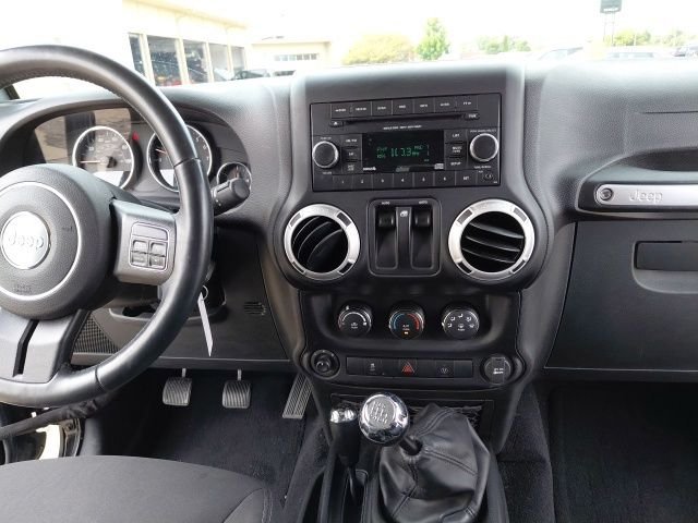 Used 2016 Black Clearcoat Jeep Sahara image 21
