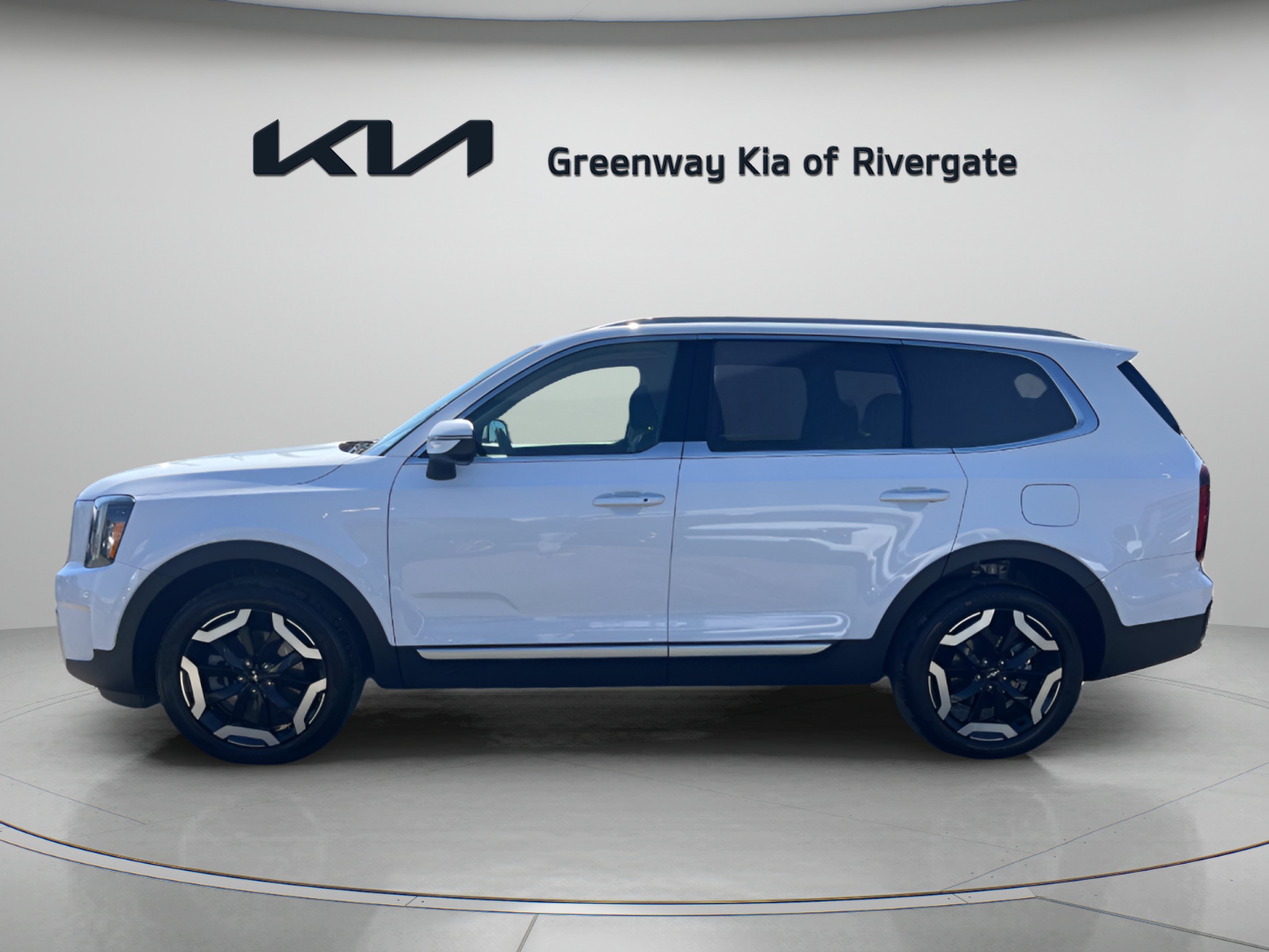 Used 2025 Glacial White Pearl Kia S image 4