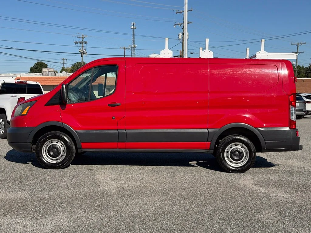 Used 2015 Red Ford Base image 37