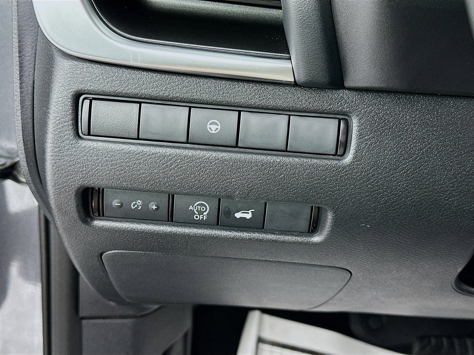 2024 Nissan Rogue SV - Photo 11