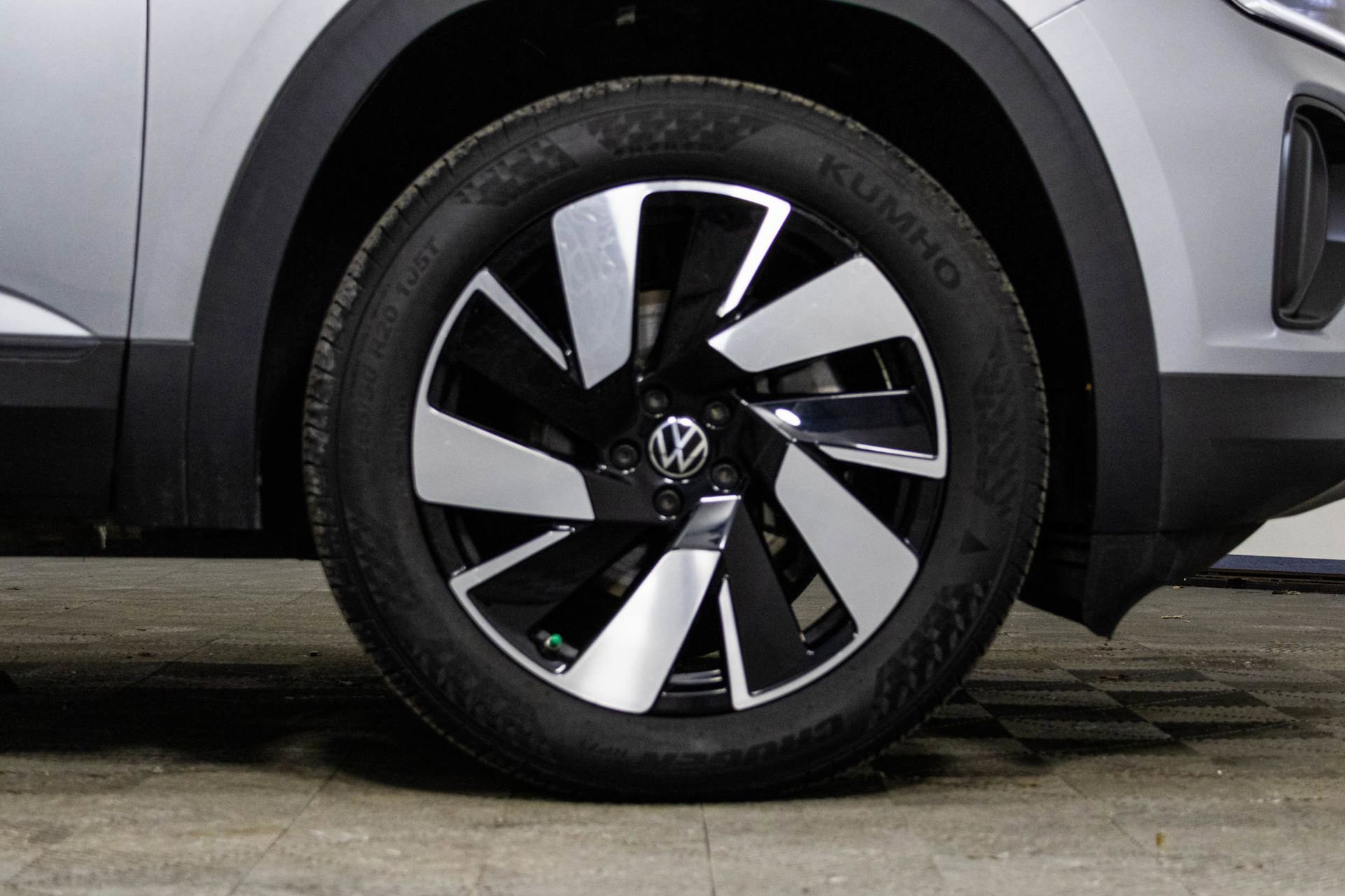 2025 VOLKSWAGEN ATLAS CROSS SPORT - Image 40