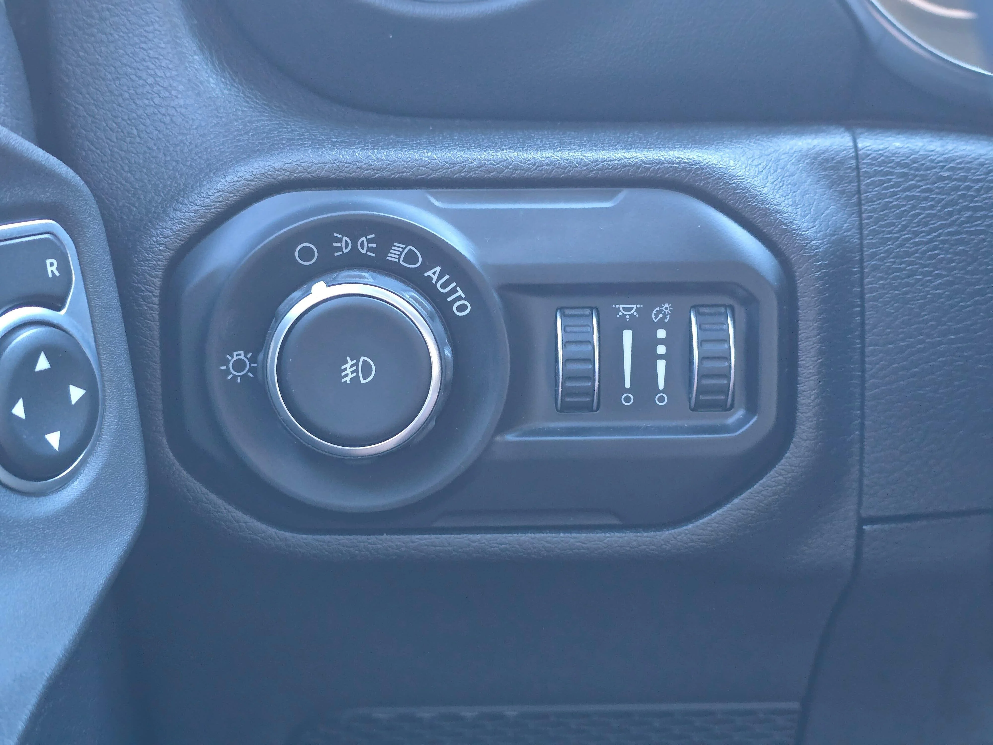 Used 2019 Gray Clearcoat Jeep Unlimited Sahara image 16