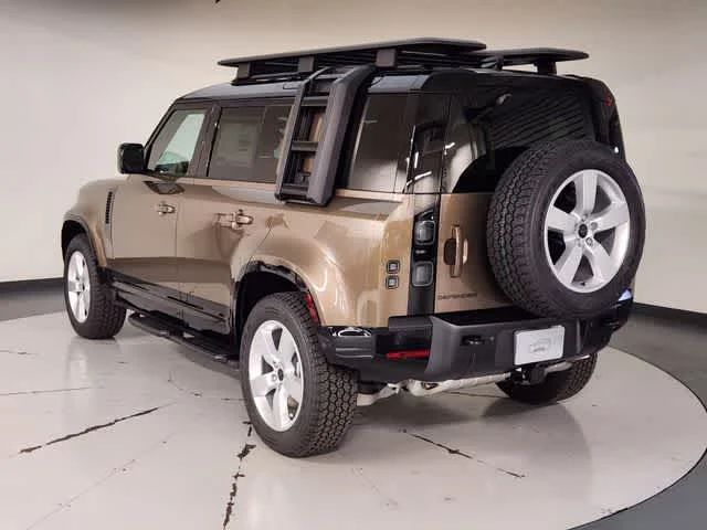New 2026 Gondwana Stone Metallic Land Rover X-Dynamic SE image 6