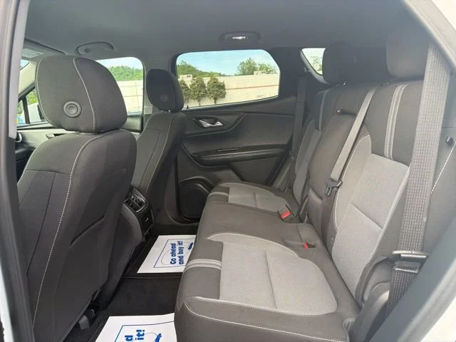 Used 2025 Summit White Chevrolet 2LT image 21