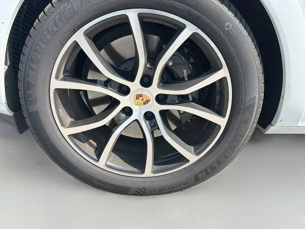 Used 2024  Porsche Base image 32