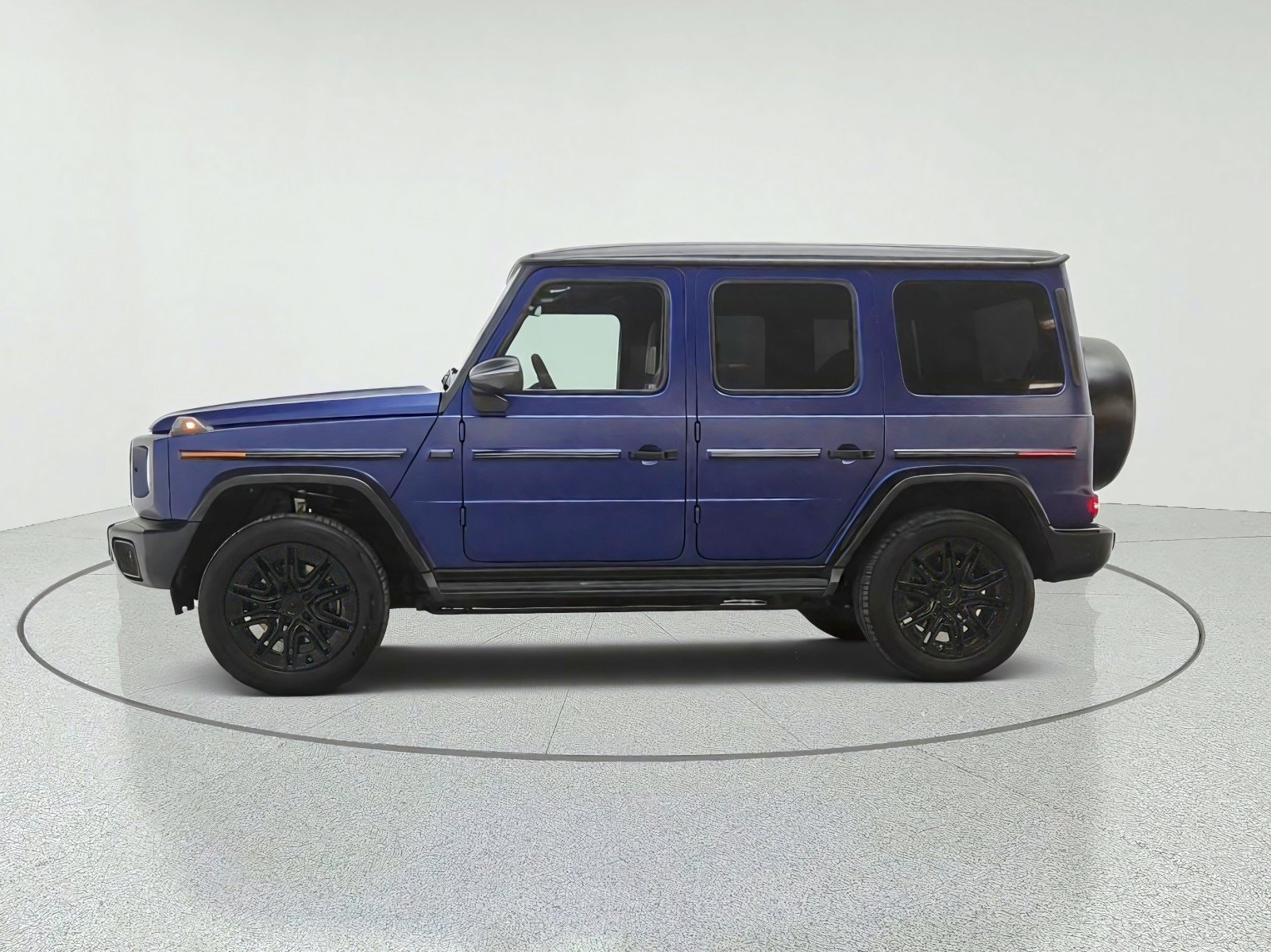 New 2027 MANUFAKTUR Exclusive Brilliant Blue Magno Mercedes-Benz G 580e SUV image 29