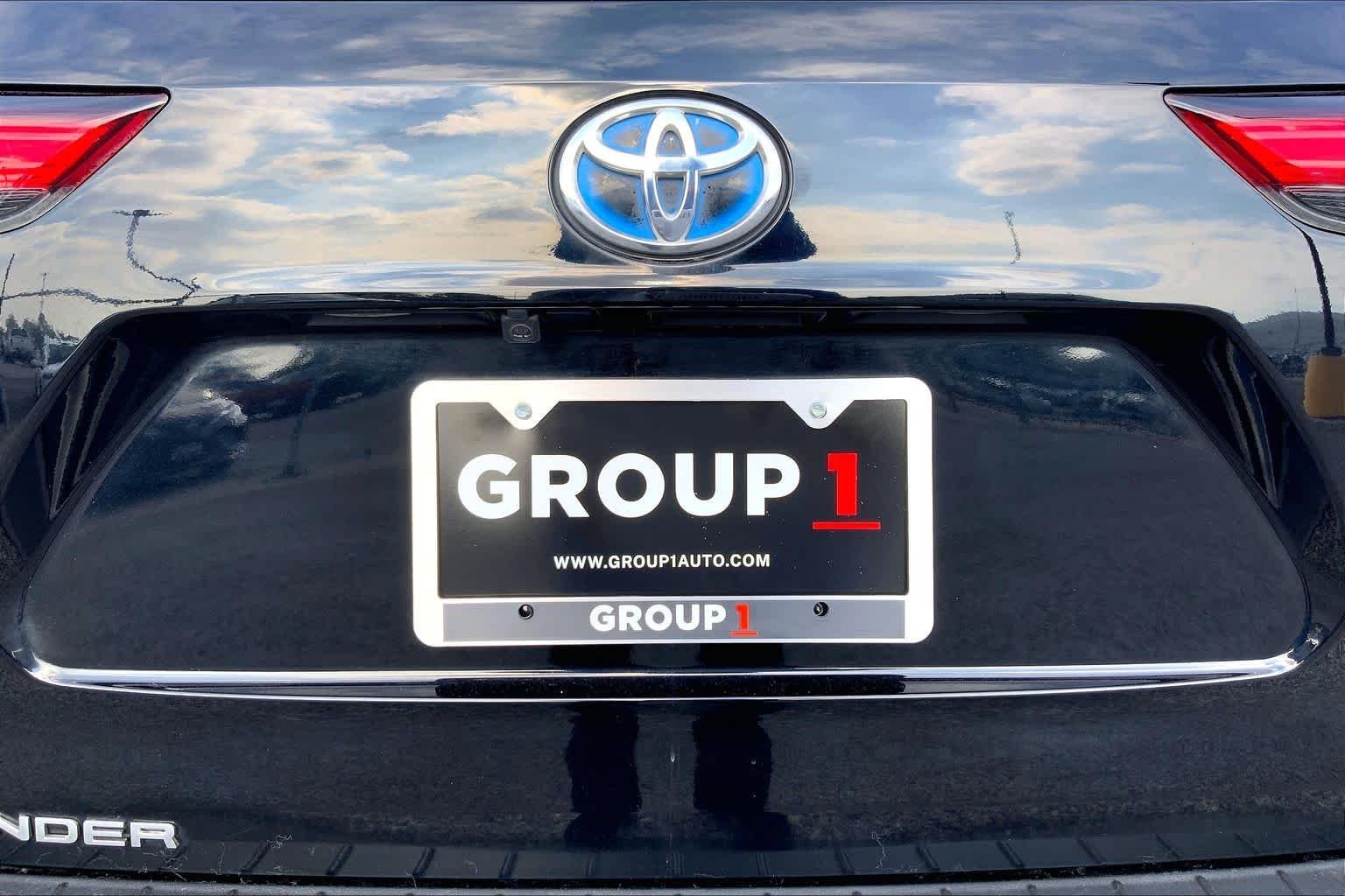 Used 2023 Midnight Black Metallic Toyota Hybrid XLE image 30