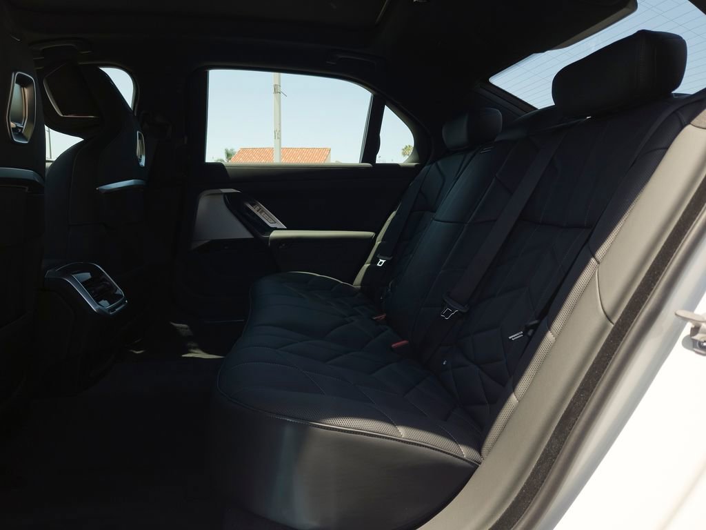 New 2026 Mineral White Metallic BMW 750e xDrive image 9