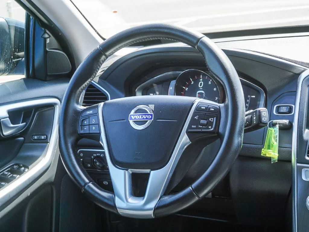 Used 2016 Black Volvo T5 Drive-E Premier image 16