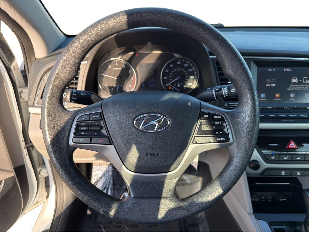 Used 2017 Quartz White Pearl Hyundai SE image 17