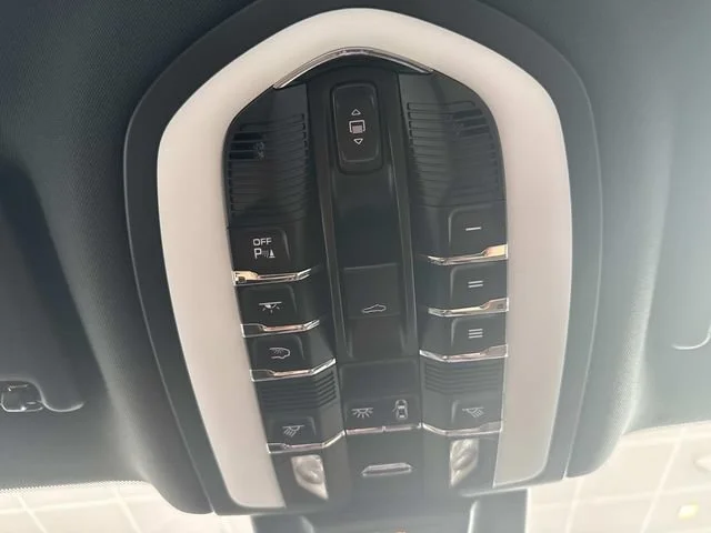 Used 2022 White Porsche  image 53
