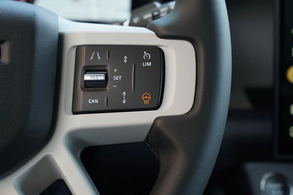 New 2026 Tasman Blue Land Rover X-Dynamic SE image 17