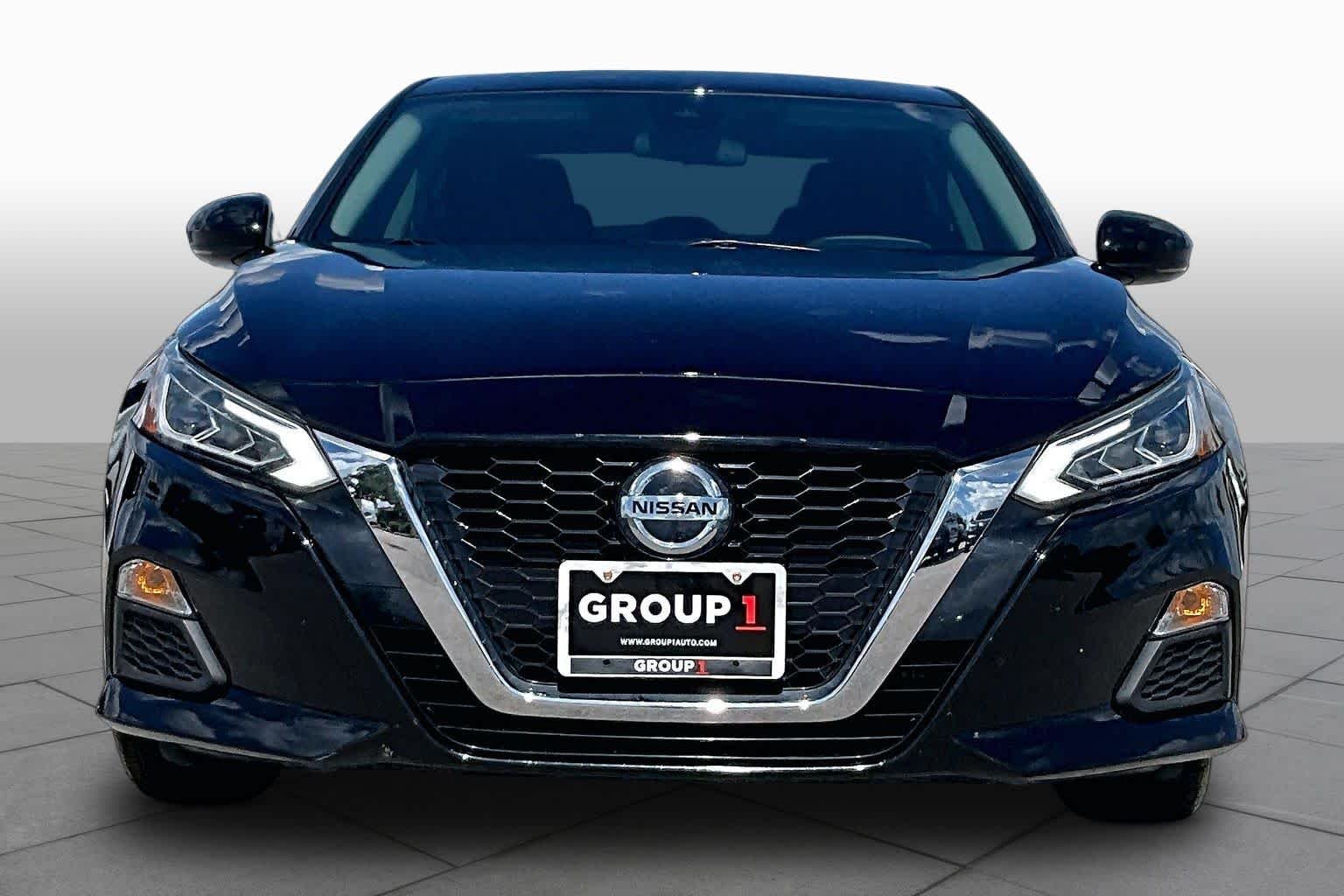 Used 2022 Super Black Nissan 2.5 SV image 4